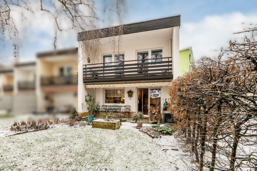 HausansichtmitGarten