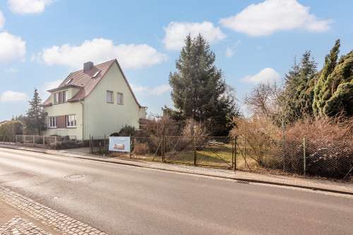 StrassenansichtEFHundangrenzendesGrundstueck
