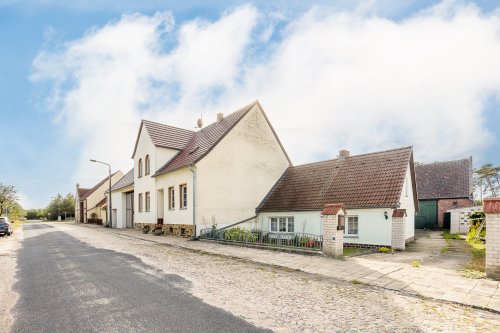 KleinesHaeuschenaufdemLand