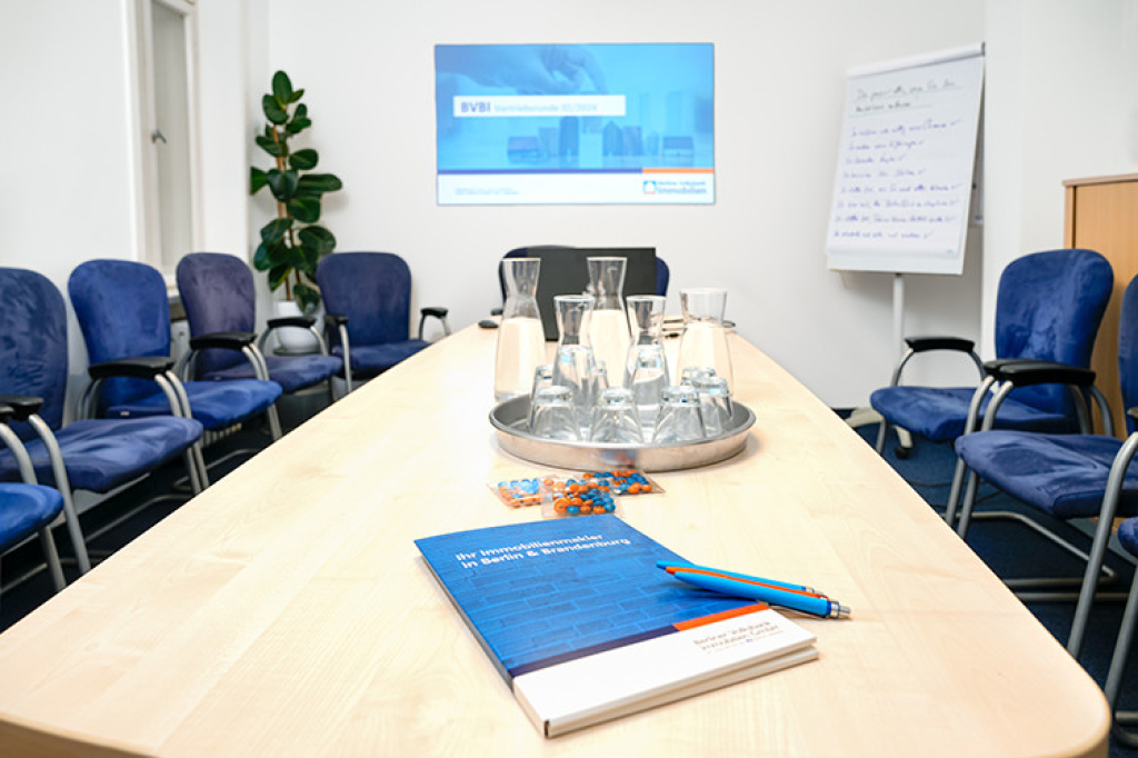 <img src="deko.jpg" alt="">.